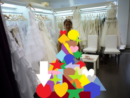 premier essai de ma robe de mariée. Vous ne pensiez tout de même pas que j'allais vous la montrer?! Comme si j'allais vous dire qu'elle est jaune avec des pois verts... oups!